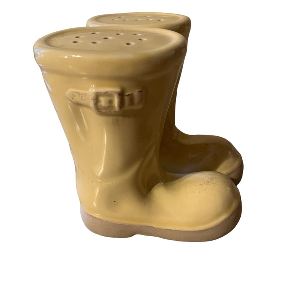 Pottery Barn Rain boot salt and pepper shakers yellow - Picture 3 of 7